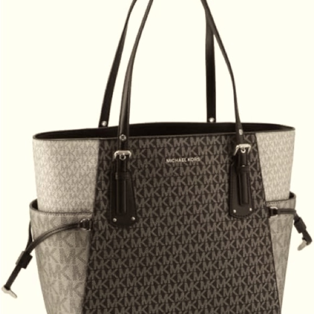 Michael Kors Voyager East West Tote. Color block, like new. Gold tone hardware.